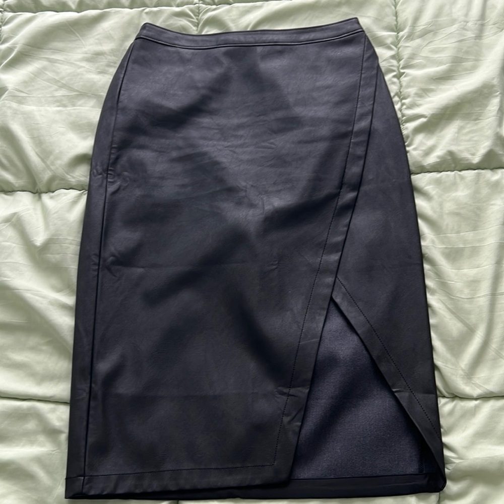 Abercrombie & Fitch vegan leather skirt w/ split